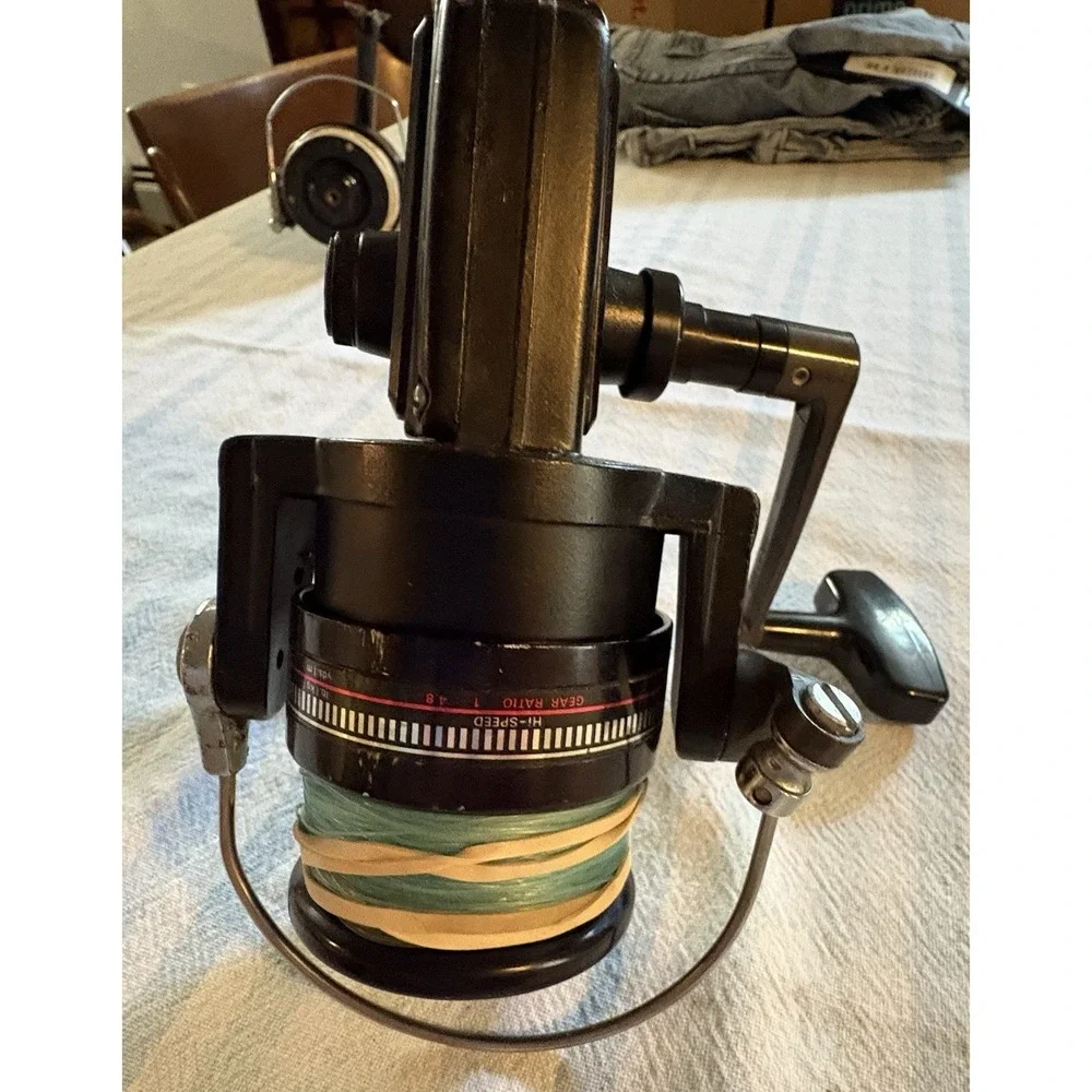 VINTAGE DAIWA D2600 BALL BEARING SPINNING REEL Black